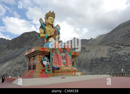 Jampa (Maitreya) Buddhastatue, die Zukunft Buddha berichtet, um 32 m, 106 Fuß, hoch zu sein. Stockfoto