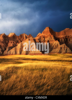 Rasen-Wiese und bunten Steinen. Badlands Nationalpark, South Dakota. Stockfoto