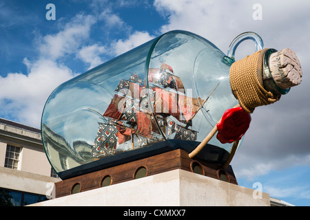 Nelsons Schiff in einer Flasche von Künstlers Yinka Shonibare, das Royal Observatory in Greenwich, London, UK Stockfoto