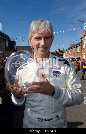 Damon Hill besucht die BRM-Tag in der Marktstadt von Bourne, Lincolnshire Stockfoto