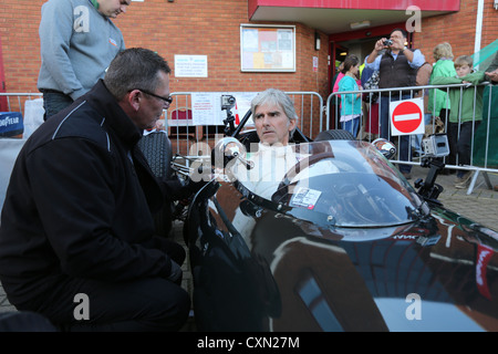 Damon Hill besucht die BRM-Tag in der Marktstadt von Bourne, Lincolnshire Stockfoto