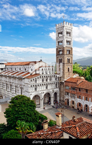 Äußere erhöhte Ansicht der Kathedrale von San Martino St. Martin in Lucca Toskana Italien Stockfoto