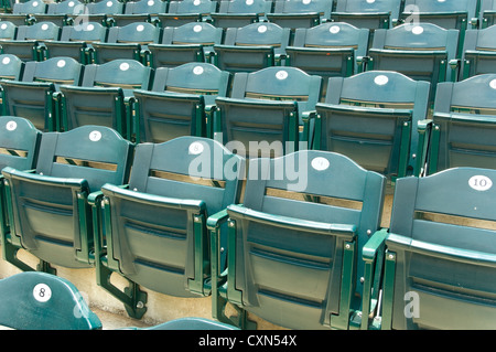 Leere grüne Stadion oder Arena Sitze Stockfoto