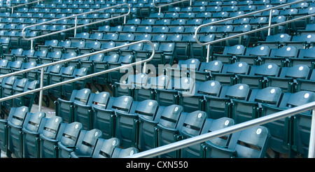 Leere grüne Stadion oder Arena Sitze Stockfoto