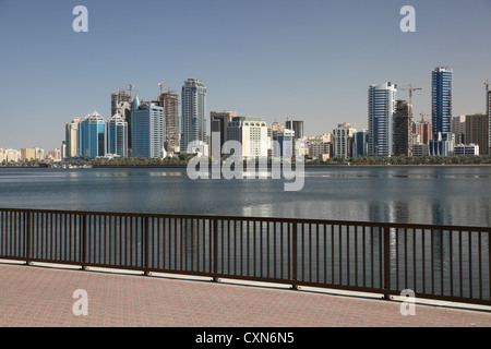 Skyline von Sharjah. Vereinigte Arabische Emirate Stockfoto