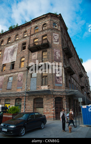 Einer der letzten verbliebenen Häuser des Warschauer Ghettos am Plac Grzybowski Platz und entlang der Ulica Prozna Straße Muranow Zentrum von Warschau Stockfoto