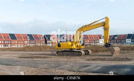 Bagger an einem neu gebauten Wohngebiet Stockfoto