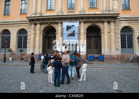 Touristischen außerhalb Nobelmuseum Stortorget Platz Gamla Stan Altstadt Stockholm Schweden Europa Stockfoto