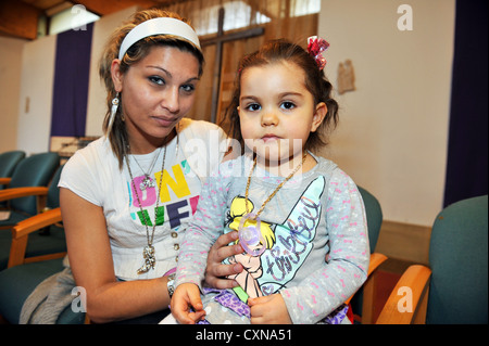 Roma-Mutter und Kind lebt heute in Bradford UK Stockfoto