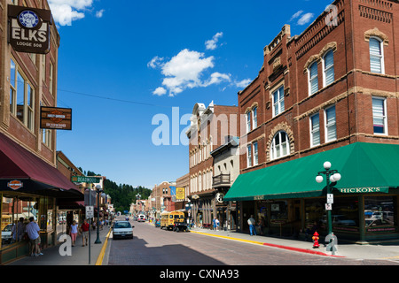 Hauptstraße in der historischen Stadt Deadwood mit Hickok Hotel auf der rechten Seite, South Dakota, USA Stockfoto