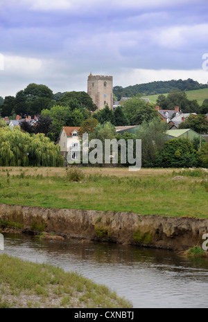 Das Dorf Leintwardine mit River Teme, Herefordshire UK Stockfoto