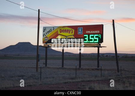 Werbung Plakatwand auf der Interstate 40 in der Nähe von Tucumcari, New Mexico. Stockfoto