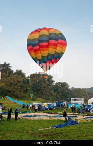 Ballon-ausziehen aus Bristol International Balloon Fiesta Stockfoto