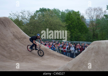 BMX-Fahrer beim Red Bull Imperium von Schmutz Wettbewerb in Alexandria Palace in London Stockfoto