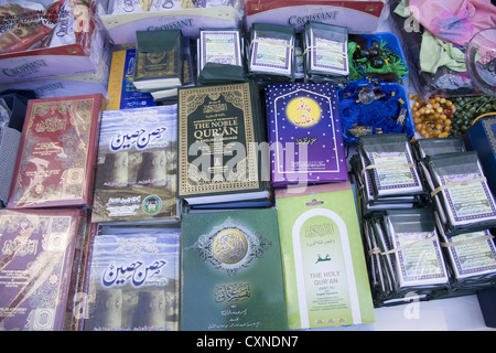 Jährliche Muslim American Day Parade auf der Madison Avenue in New York City. Heiliger Koran zu verkaufen und auf dem Display an der parade Stockfoto