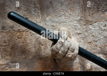 Eine hand geschnitzt aus Stein mit einer Schiene in der Rektoren Palace, Dubrovnik, Kroatien Stockfoto