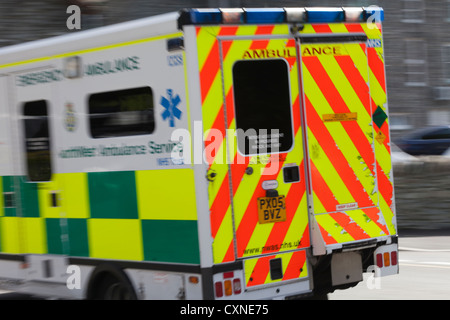 Rettungswagen mit Geschwindigkeit Stockfoto