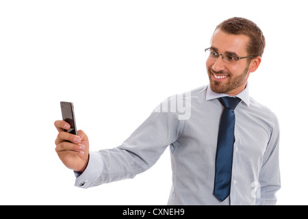 Porträt von fröhlich Business-Mann mit Brille fotografieren mit Handy-Kamera auf weißem Hintergrund. Stockfoto