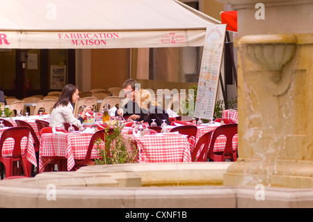 Europa Frankreich Nizza, der Außenbereich der Pizzeria "Le Claire Fontaine" in Place Rossetti in der Altstadt. Stockfoto
