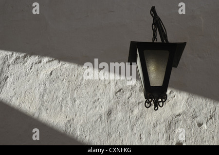 Straßenlaterne in Santa Catalina Convent, Arequipa, Peru. Stockfoto