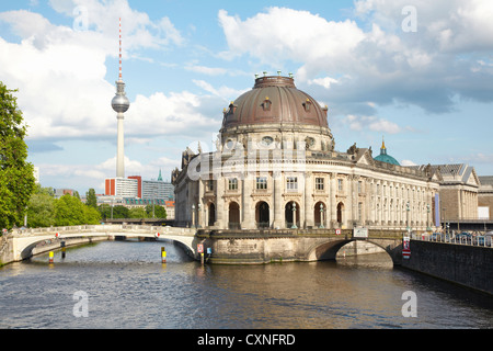 Museumsinsel auf Spree, Bodemuseum und Fernsehturm Ansicht, Berlin Stockfoto