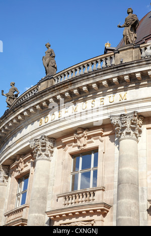 Bode Museum Fassade in Berlin, blauer Himmel Stockfoto