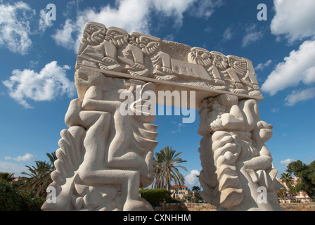 Israel, Jaffe, Tor des Glaubens Steinskulptur von Daniel Kafri in Abrasha Summit Park Stockfoto