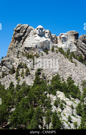 Gesichter der vier Präsidenten am Mount Rushmore National Memorial gesehen von Grand View Terrace, Black Hills, South Dakota, USA Stockfoto