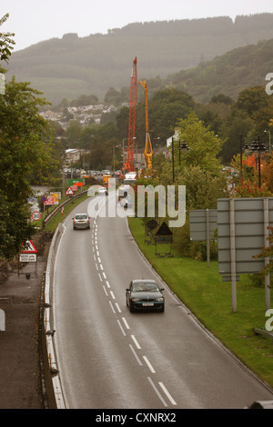 Bauarbeiten im Gange auf der Hauptstraße nach Eberesche in Aberdare, Stockfoto