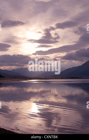 Blick vom Ardgour über Sallachan Punkt, Loch Linnhe in Glencoe, am frühen Morgensonne, Lochaber, Western Highlands Scotland UK Stockfoto