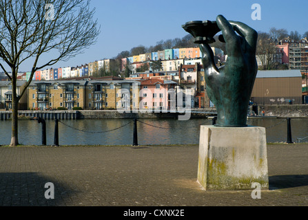 Hand der Flussgott von Vincent Woropay, Baltische Wharf, Floating Harbour, Bristol, England. Stockfoto