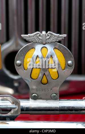 AA-Abzeichen auf 1950 MG YT Auto Stockfoto