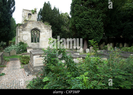 Die Ruine von St. Maria, der Jungfrau, Kirche Bathwick auf dem Kirchhof von St. Johannes der Täufer Kirche Bathwick, Bath, England UK KATHY DEWITT Stockfoto