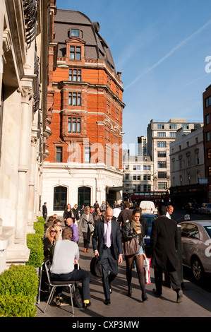 Belebten Straße im Zentrum der Stadt von London, England. Stockfoto