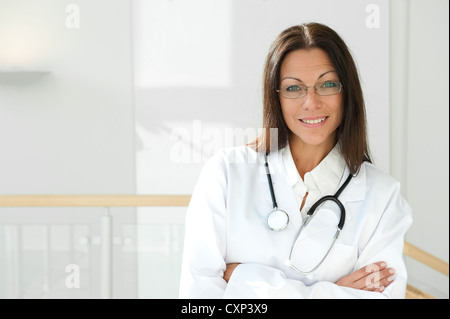 Ärztin, Blick in die Kamera Stockfoto