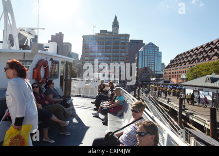 An Bord ein Boston Harbor Cruise Boot mit Touristen eine fünfundvierzig Minuten Tour rund um den Hafen von Boston Stockfoto