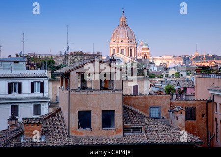 Blick auf Rom und San Carlo al Corso von Spanische Treppe Stockfoto