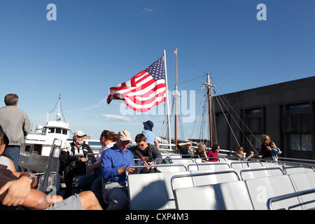 An Bord ein Boston Harbor Cruise Boot mit Touristen eine fünfundvierzig Minuten Tour rund um den Hafen von Boston Stockfoto