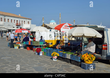 Marktstand an Strandpromenade, Chora, Mykonos, Cyclades, Süd Ägäis, Griechenland Stockfoto