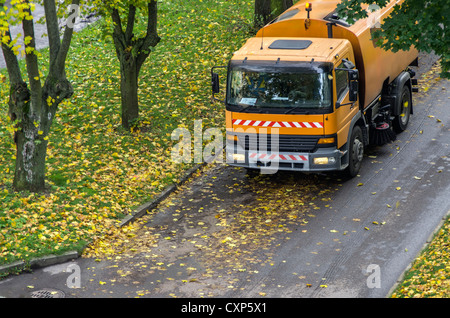 Spezialmaschine für die Reinigung der schmutzigen Straße Stockfoto