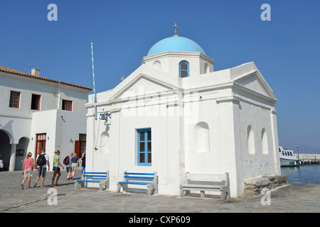 Kleine Kirche an Uferpromenade, Chora, Mykonos, Cyclades, Süd Ägäis, Griechenland Stockfoto