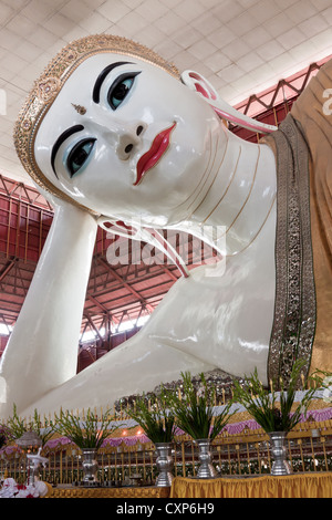 Chauk Htat Gyi reclining buddha Stockfoto