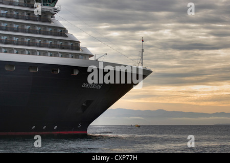 Bogen des Kreuzfahrtschiffes Oosterdam von Holland America Line in Anschluss-Victoria, British Columbia, Kanada. Stockfoto