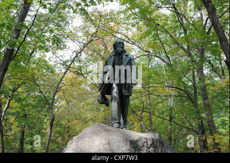 Eine Statue des Dichters Walt Whitman von Jo Davidson ist im Bear Mountain State Park Trailside Zoo und Museum im Staat New York. Stockfoto