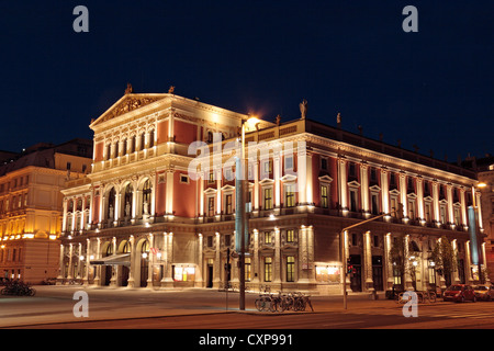 Wiener Musikverein, die Heimat der Wiener Philharmoniker in der Nacht, Wien (Wien), Österreich. Stockfoto