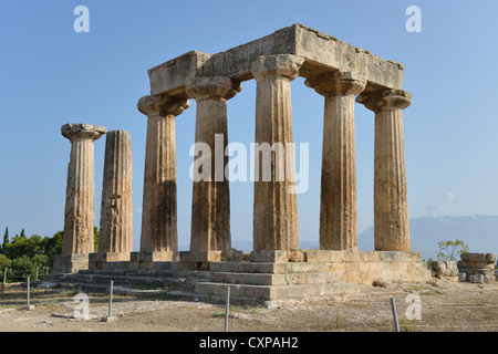 6. Jahrhundert v. Chr. Tempel des Apollo in der antike Korinth, Korinth Gemeinde, Region Peloponnes, Griechenland Stockfoto