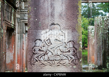 Tanzen Sie menschliche Figuren Basrelief in Bayon Angkor Thom Temple. Stockfoto