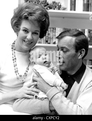 VAL DOONICAN irische Sängerin mit Frau Lynn über 1967 Stockfoto