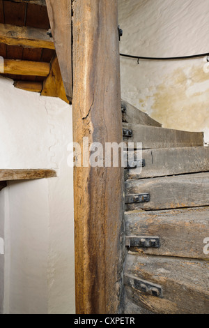 Eastbury Manor, bellen, Vereinigtes Königreich. Architekt: Unbekannt, 1572. Detail der Treppe zeigt Eiche tritt. Stockfoto