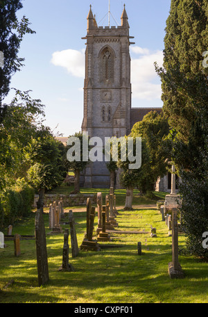 Turm der Kirche St. Michael und alle Engel, West Overton, Wiltshire Stockfoto